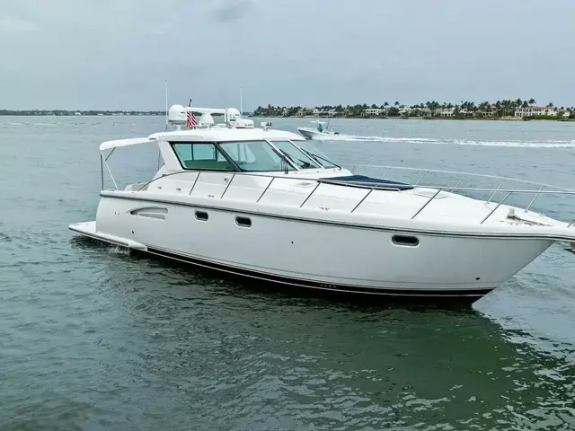 Tiara 44