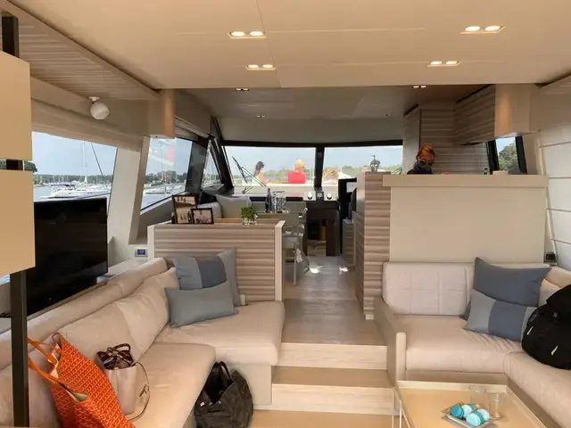 Ferretti Yachts 670