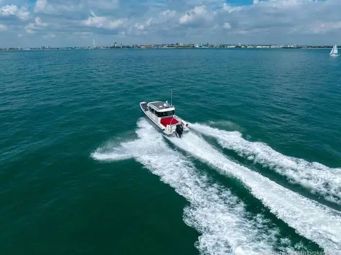 2019 Axopar 28 cabin