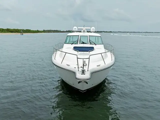 Tiara 44