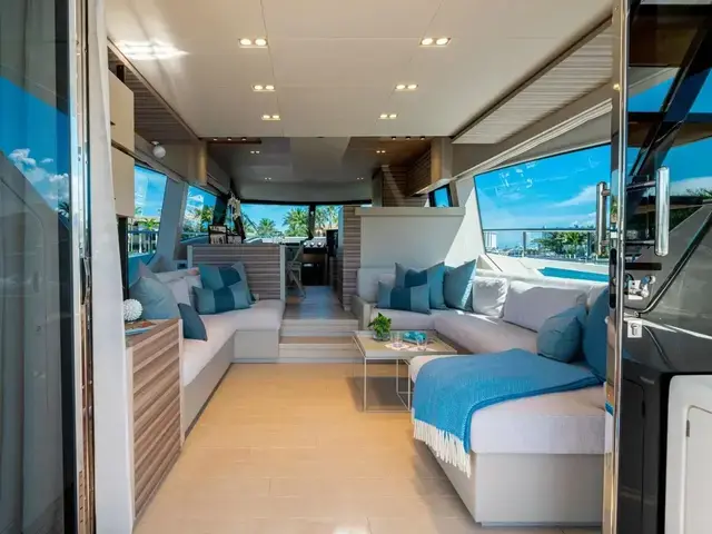 Ferretti Yachts 670