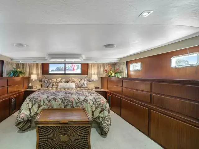 Hatteras Cockpit Motoryacht