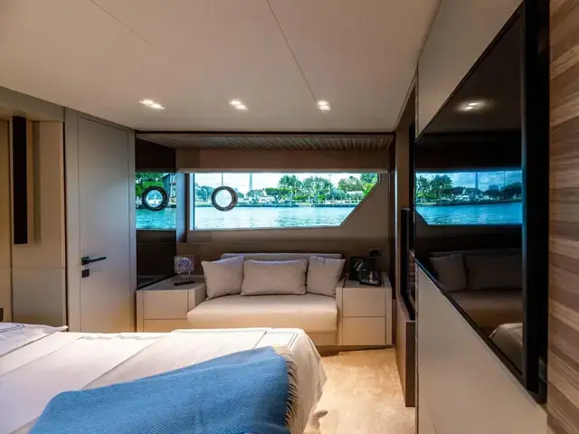 Ferretti Yachts 670