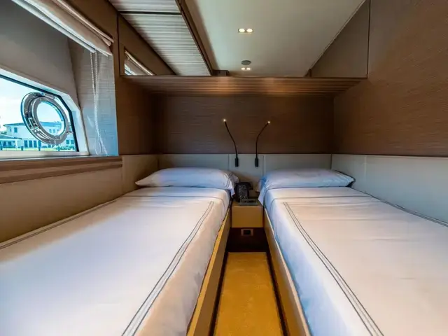 Ferretti Yachts 670