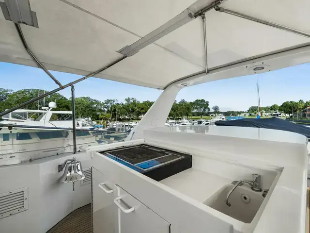 Hatteras Cockpit Motoryacht