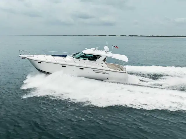 Tiara 44