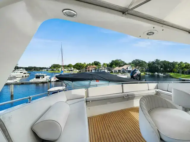 Hatteras Cockpit Motoryacht