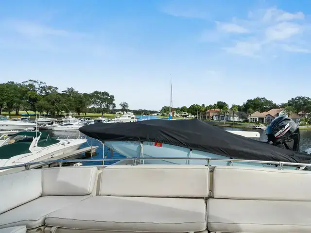 Hatteras Cockpit Motoryacht