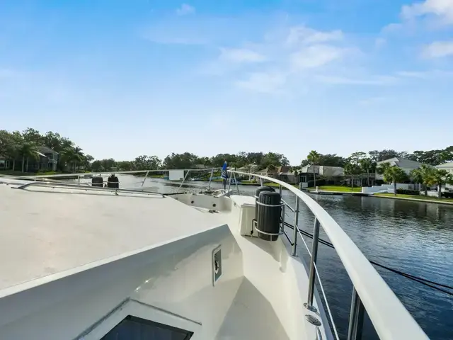 Hatteras Cockpit Motoryacht