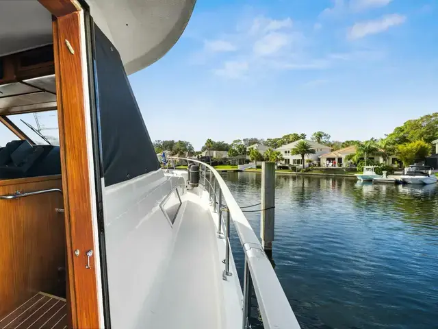 Hatteras Cockpit Motoryacht