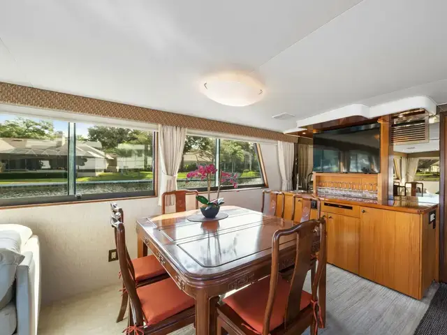 Hatteras Cockpit Motoryacht