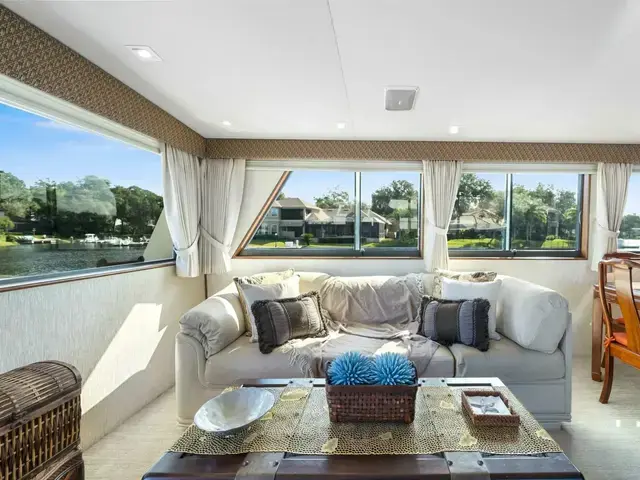 Hatteras Cockpit Motoryacht