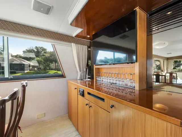 Hatteras Cockpit Motoryacht