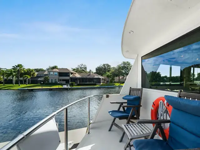 Hatteras Cockpit Motoryacht