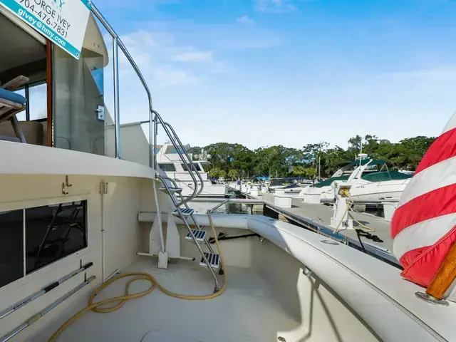 Hatteras Cockpit Motoryacht