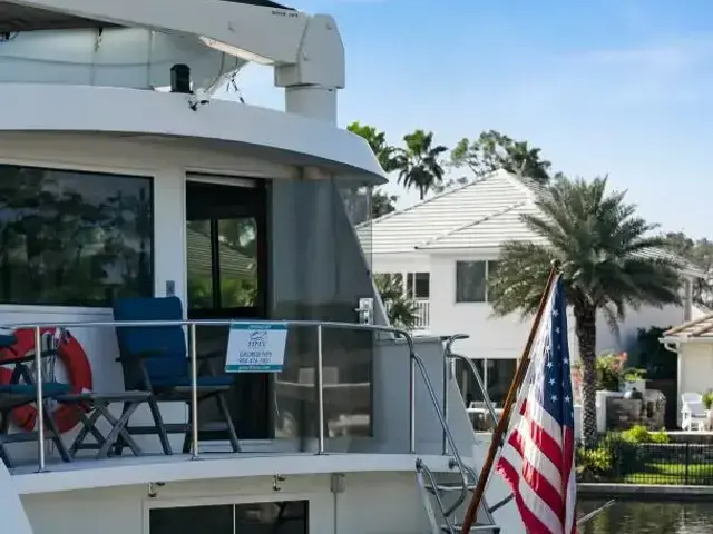 Hatteras Cockpit Motoryacht