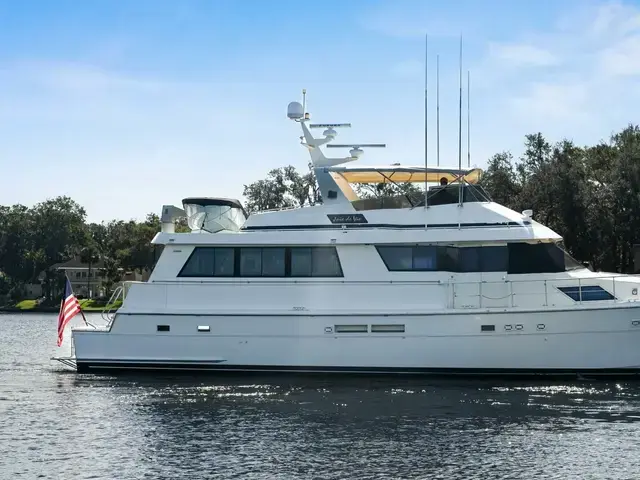 Hatteras Cockpit Motoryacht