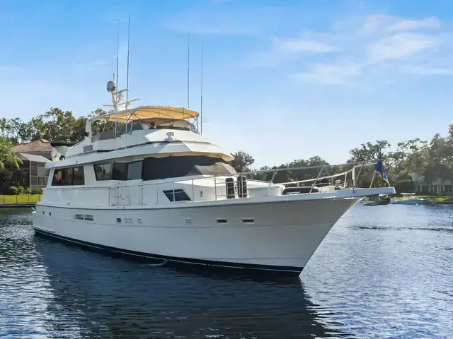 Hatteras Cockpit Motoryacht