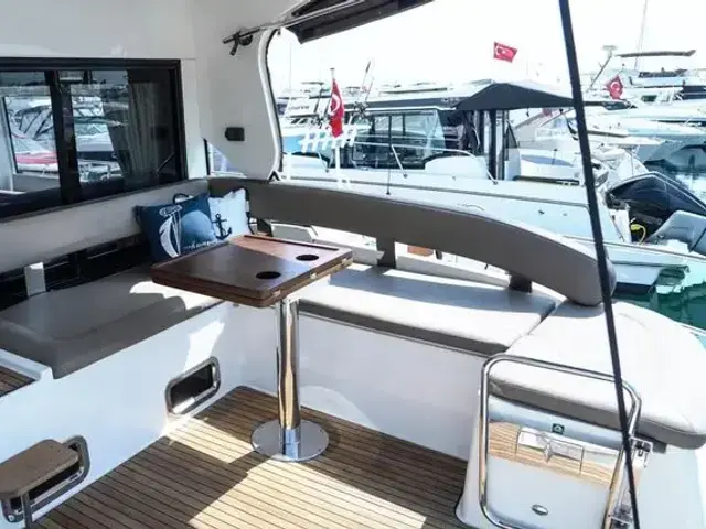 Bavaria E40 Flybridge