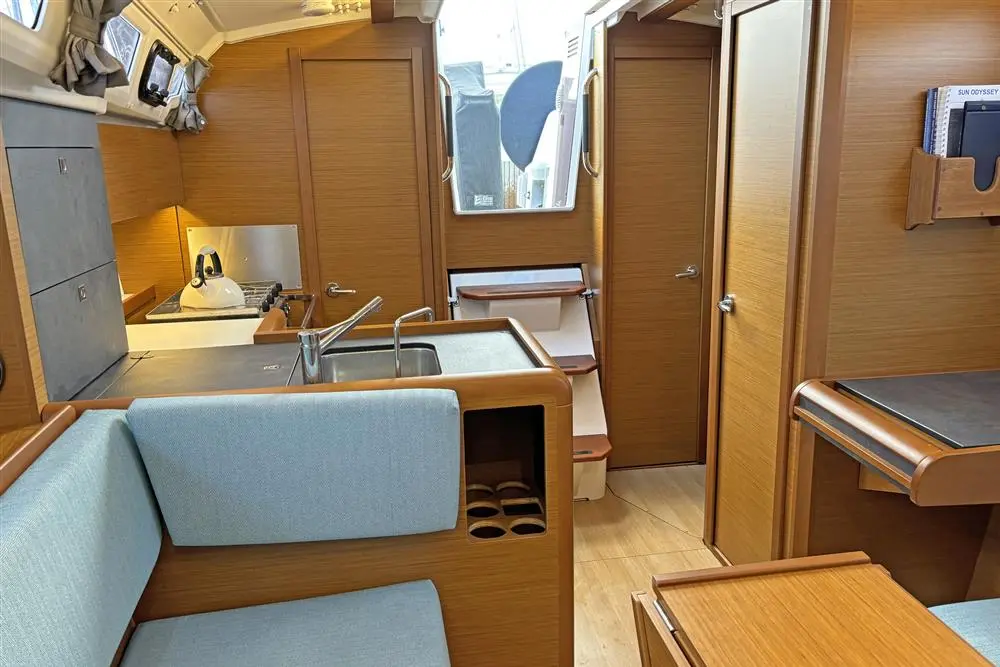 2022 Jeanneau sun odyssey 349