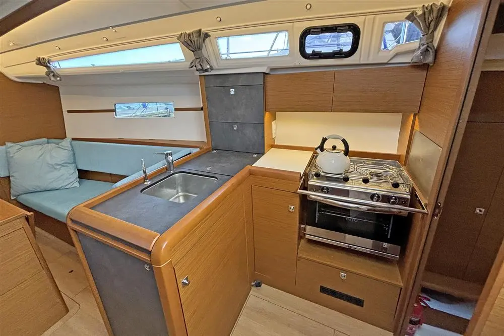 2022 Jeanneau sun odyssey 349