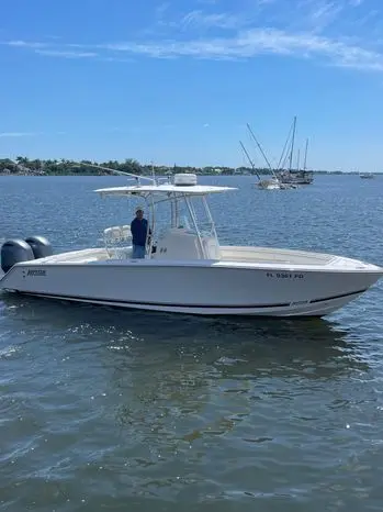 2011 Jupiter 26 fs center console