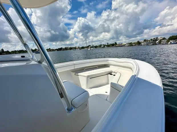 2011 Jupiter 26 fs center console