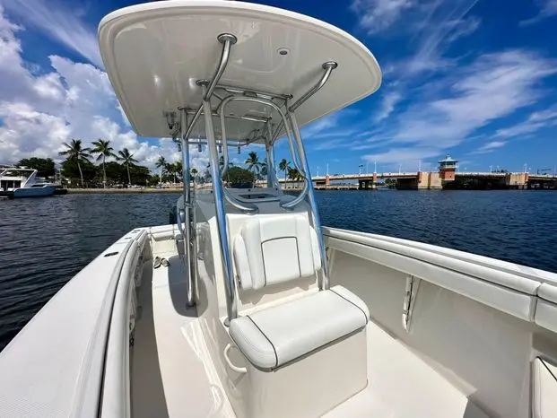 2011 Jupiter 26 fs center console