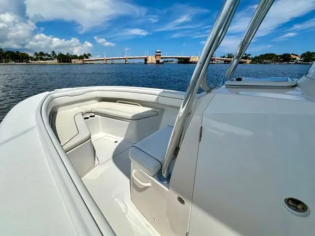 2011 Jupiter 26 fs center console