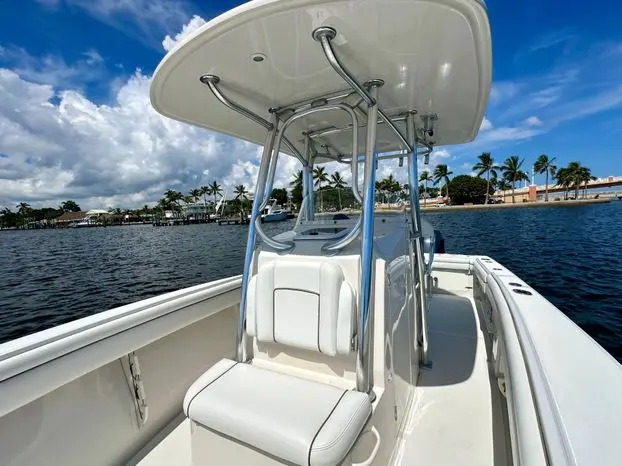 2011 Jupiter 26 fs center console