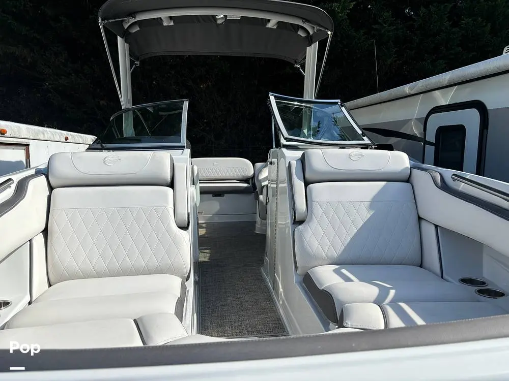 2022 Crownline e255