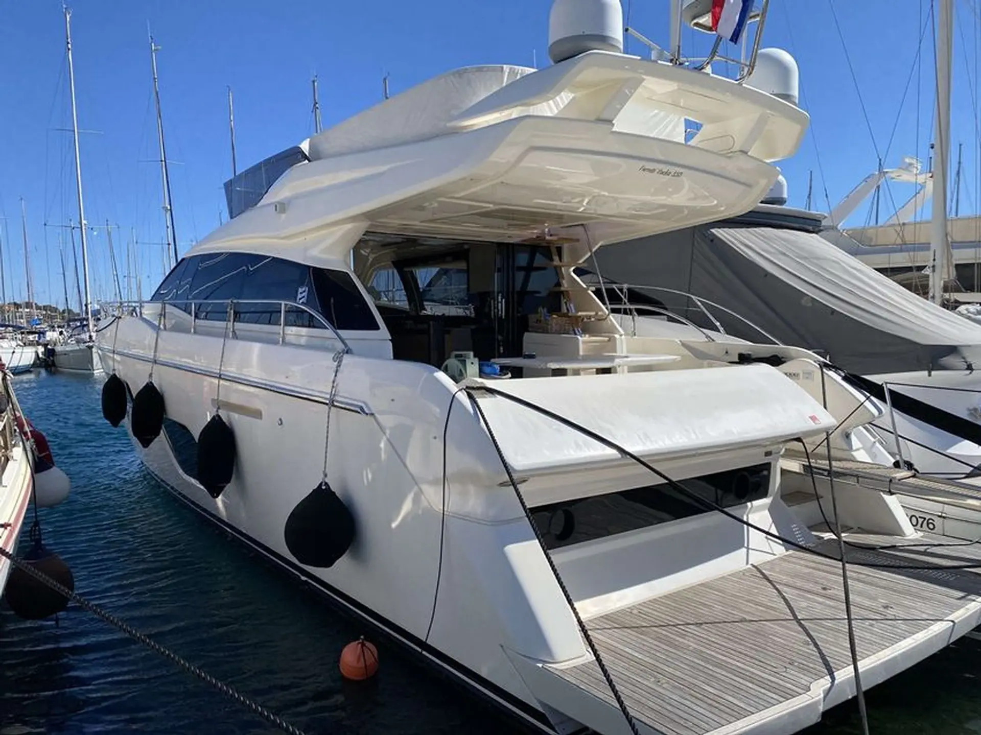 2016 Ferretti 550