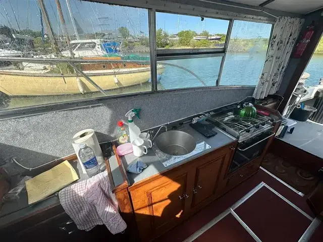 Aquabell 28 Extended wheelhouse