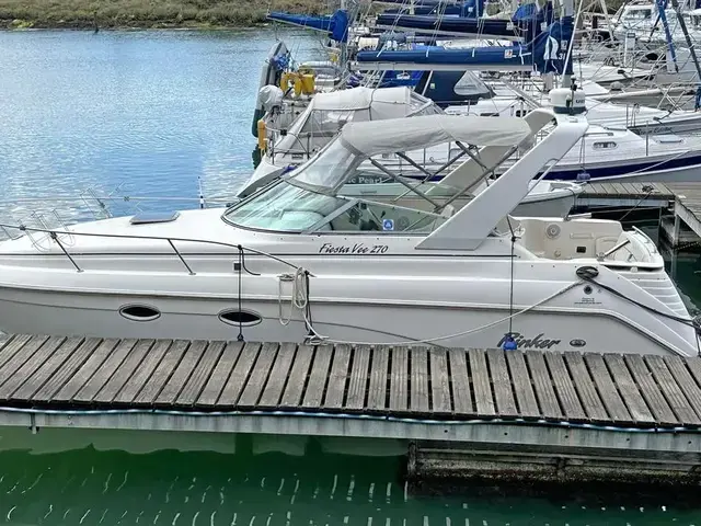 Rinker Fiesta Vee 270