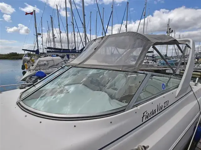 Rinker Fiesta Vee 270