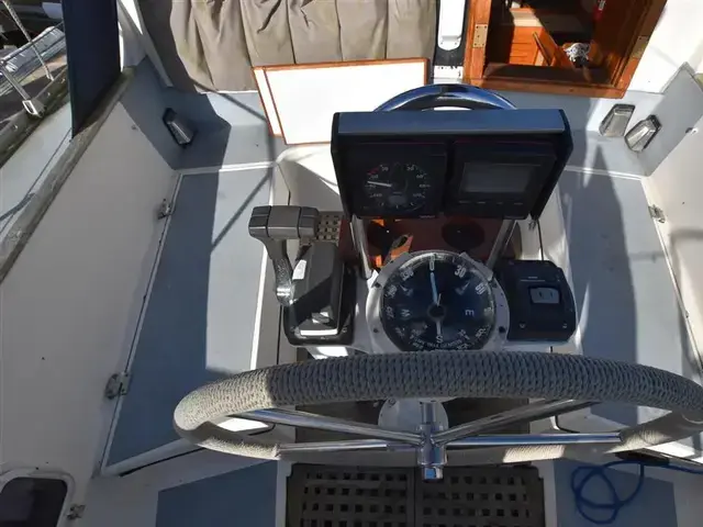 Freedom 47 Pilothouse