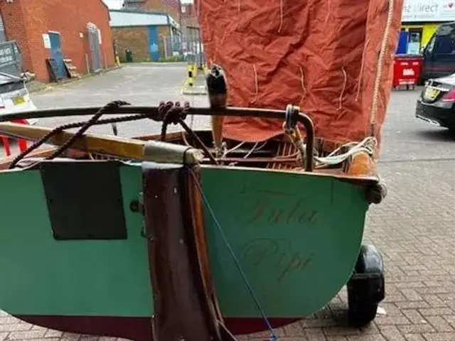 Custom Lug Sail Dinghy