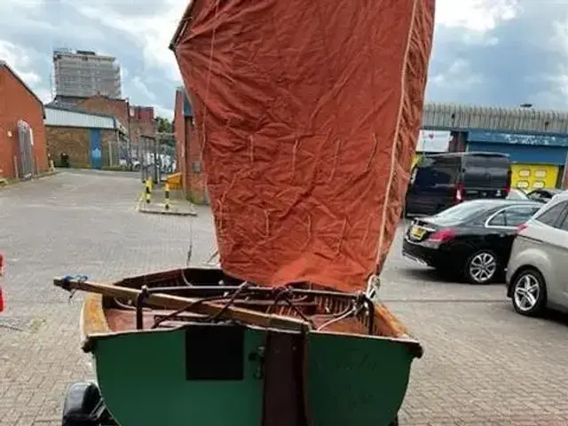 Custom Lug Sail Dinghy