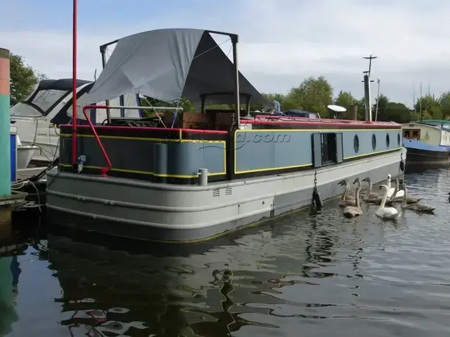 Colecraft 55ft Widebeam Cruiser Stern