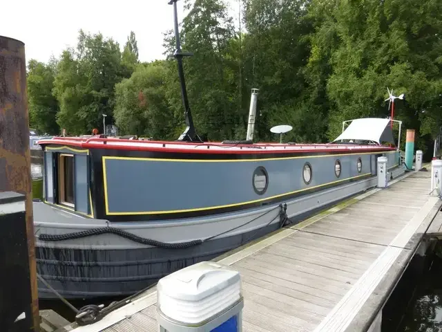 Colecraft 55ft Widebeam Cruiser Stern