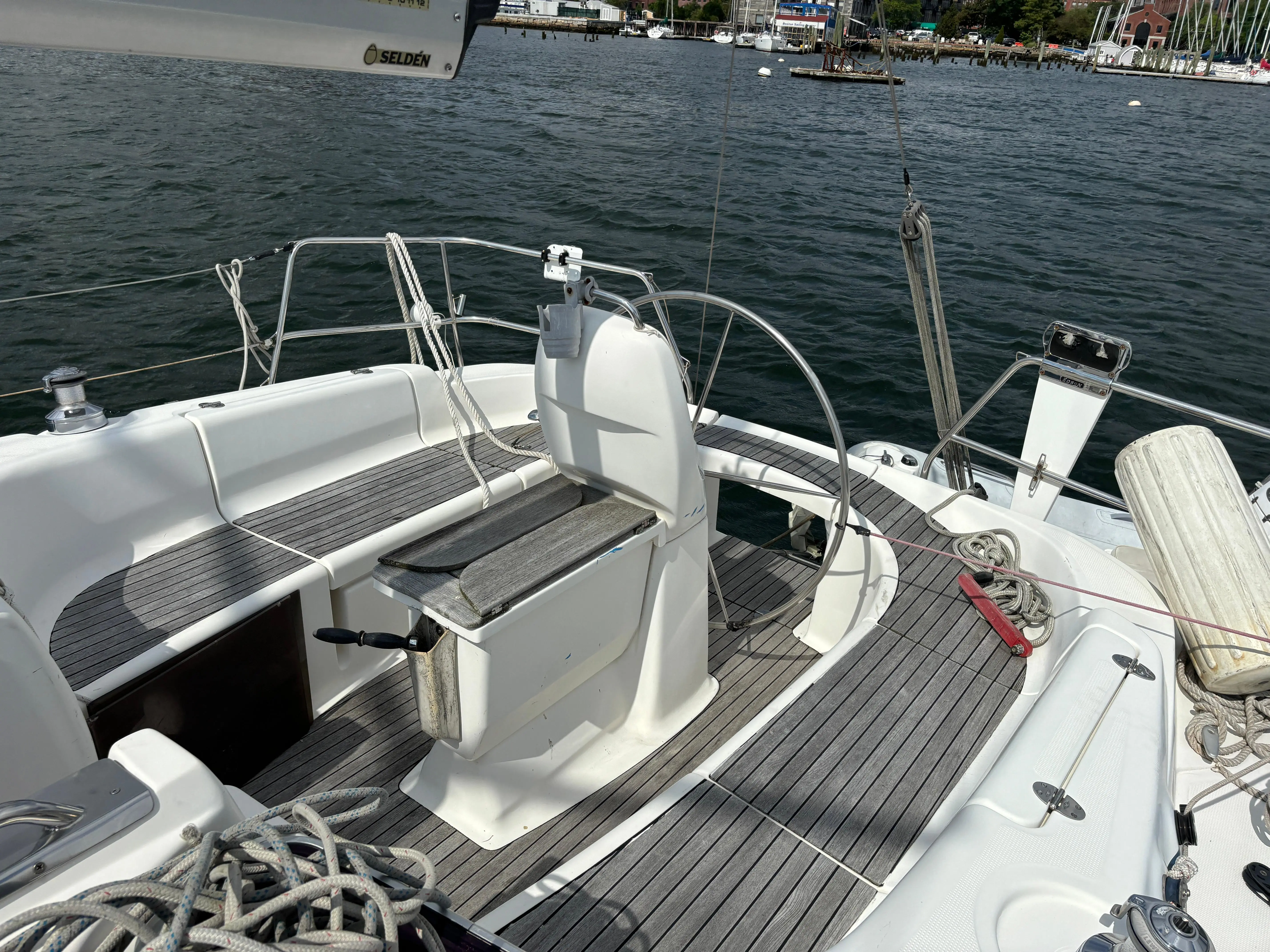 2007 Bavaria 37 cruiser