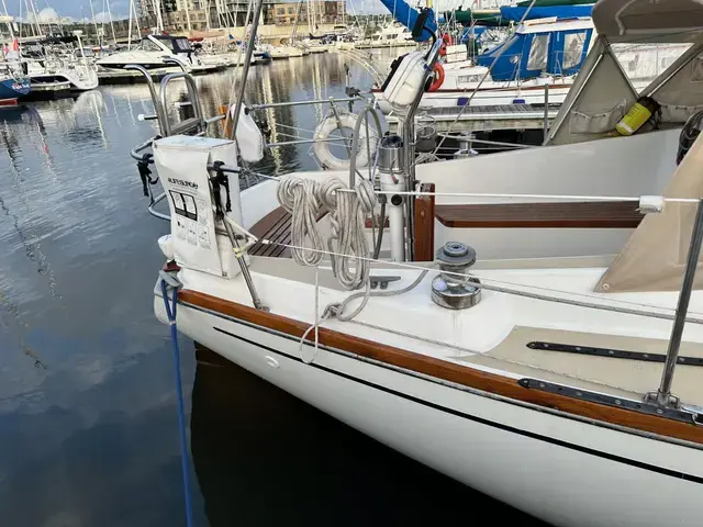 Tartan 37