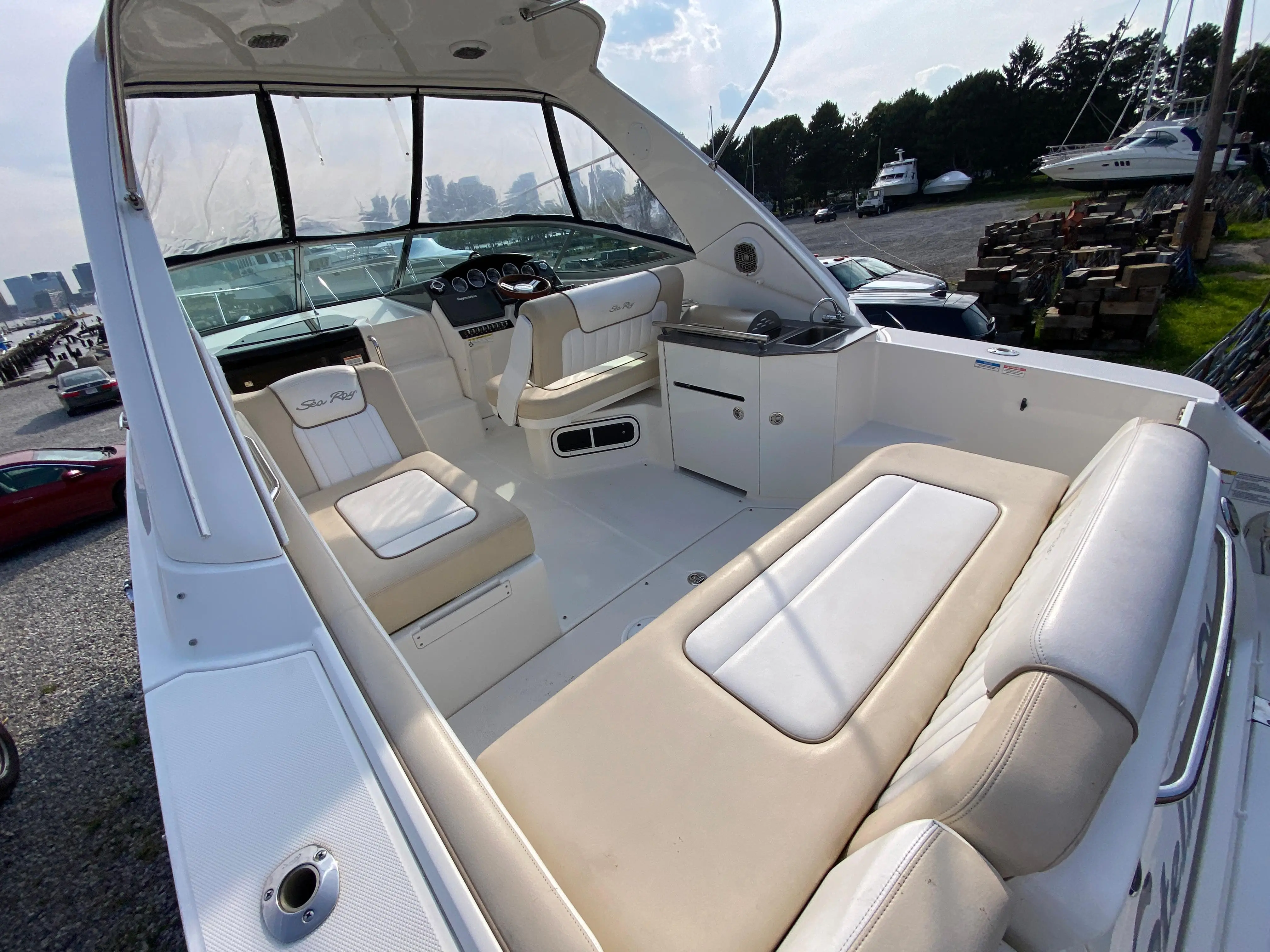 2013 Sea Ray 310 sundancer