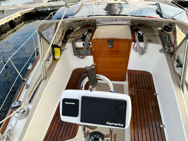 Tartan 37