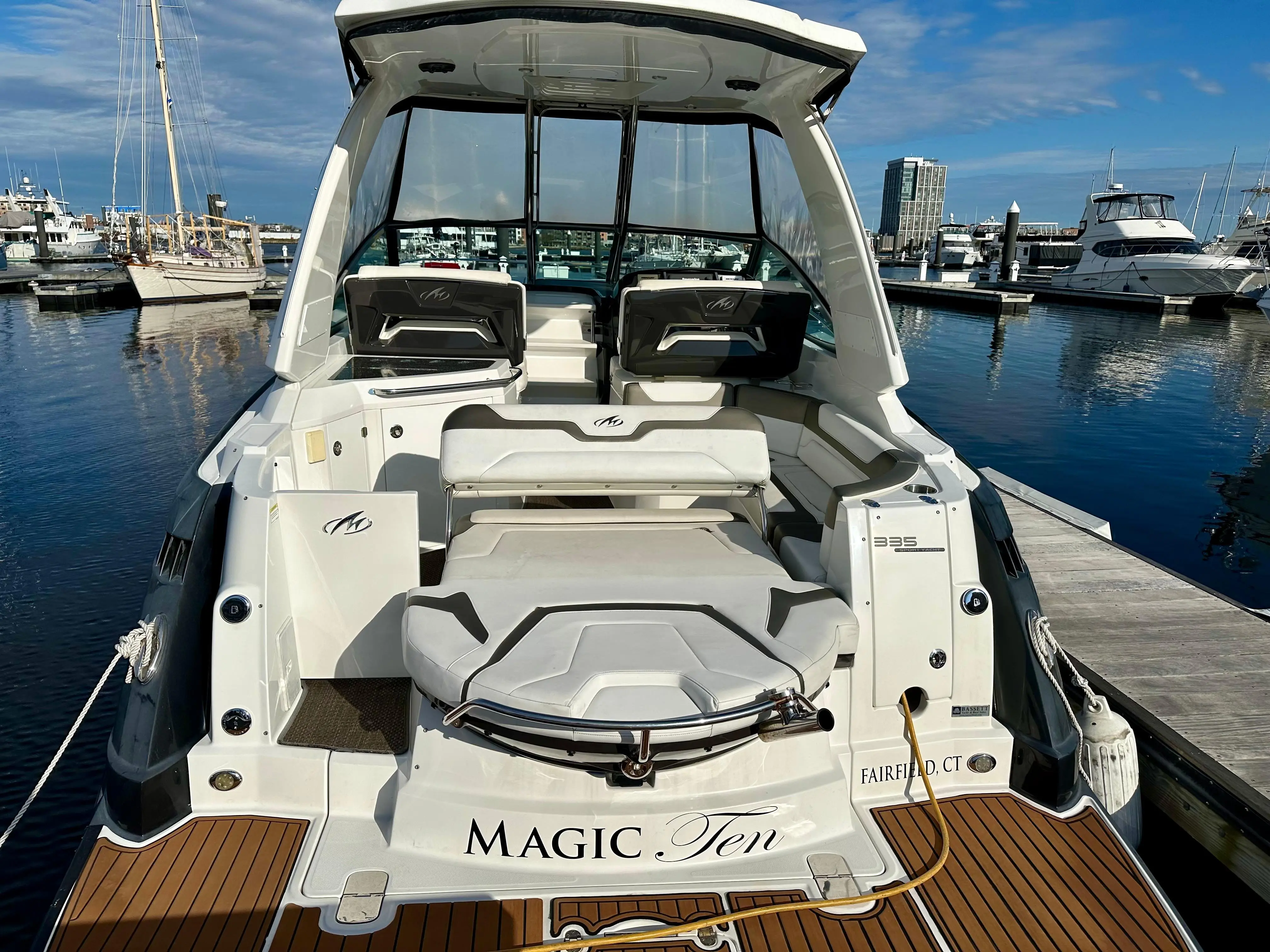 2015 Monterey 335 sport yacht