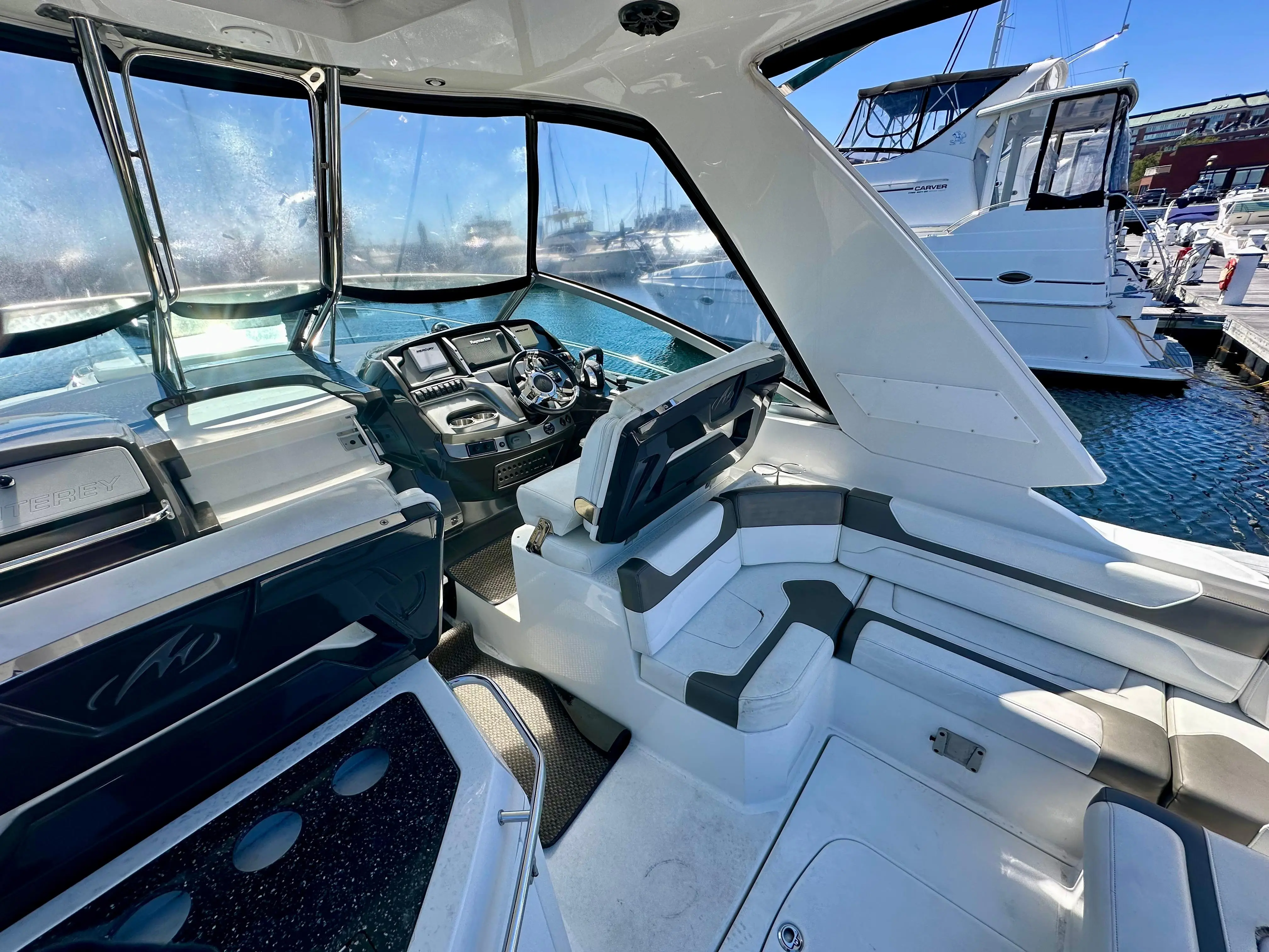 2015 Monterey 335 sport yacht