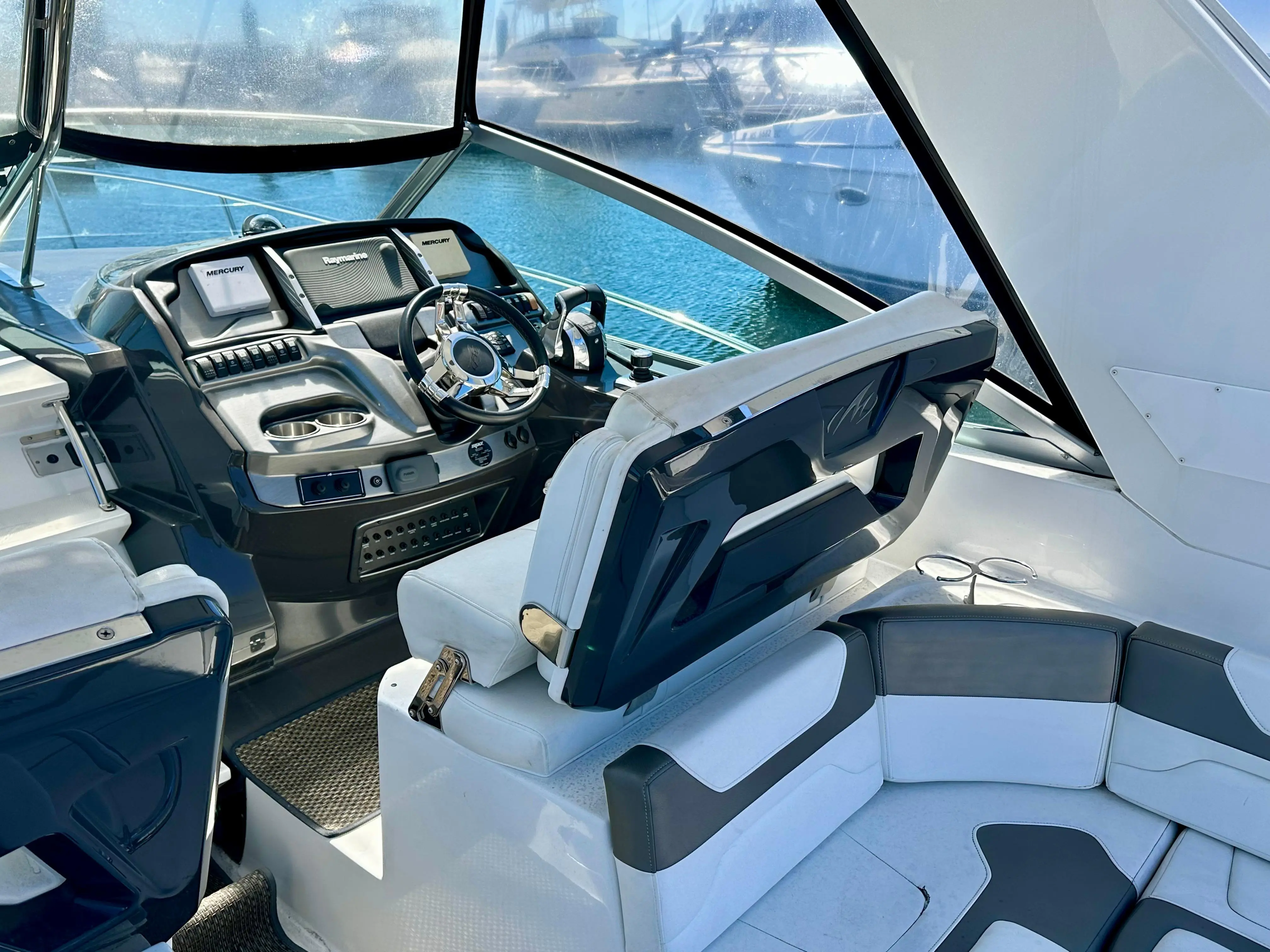 2015 Monterey 335 sport yacht