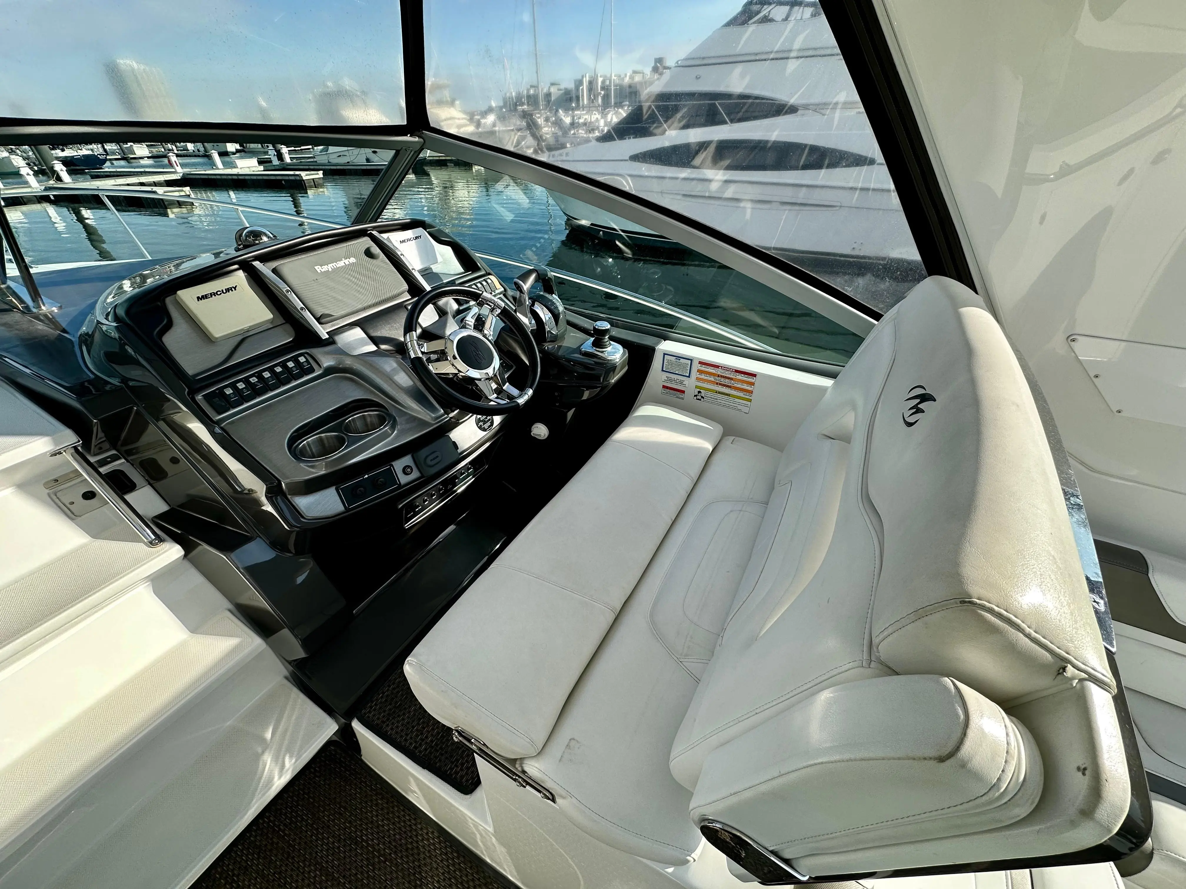 2015 Monterey 335 sport yacht