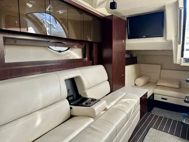 Monterey 335 Sport Yacht