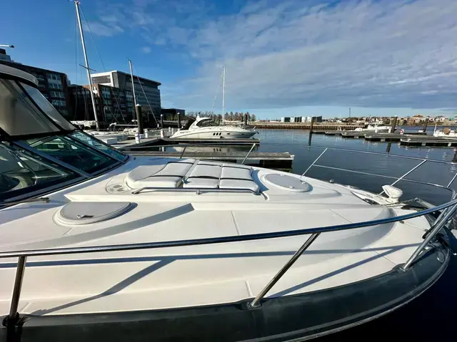 Monterey 335 Sport Yacht